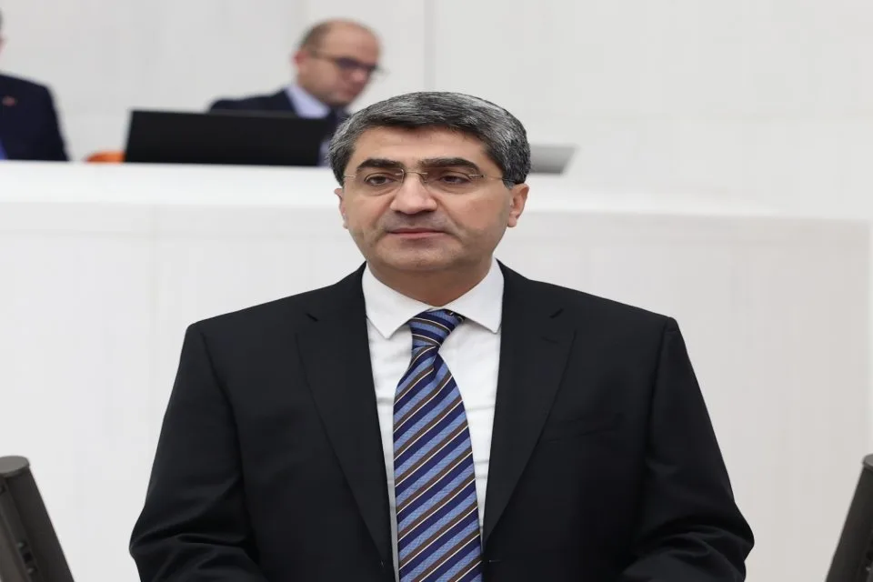 Milletvekili Ekmen’den seçilen Siirt belediye başkanlarına tebrik