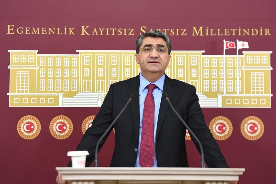 Ekmen: “İşçi, emekli ve memurun ekmeğine göz dikerek kamuda tasarruf sağlanamaz”