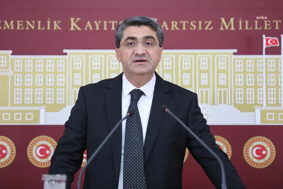 DEVA Partili Ekmen’den Bakan Kurum’a:  Mut Sebze Hali arazi devri bir an önce yapılsın!