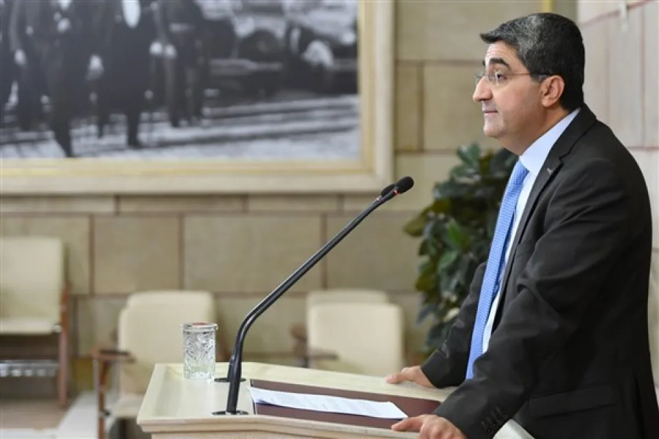 DEVA PARTİLİ EKMEN, SUUDİ ARABİSTAN ZİYARETİNDE HEYET ÜYELERİNİN ALDIĞI HEDİYELERİ CUMHURBAŞKANI YARDIMCISI CEVDET YILMAZ’A SORDU