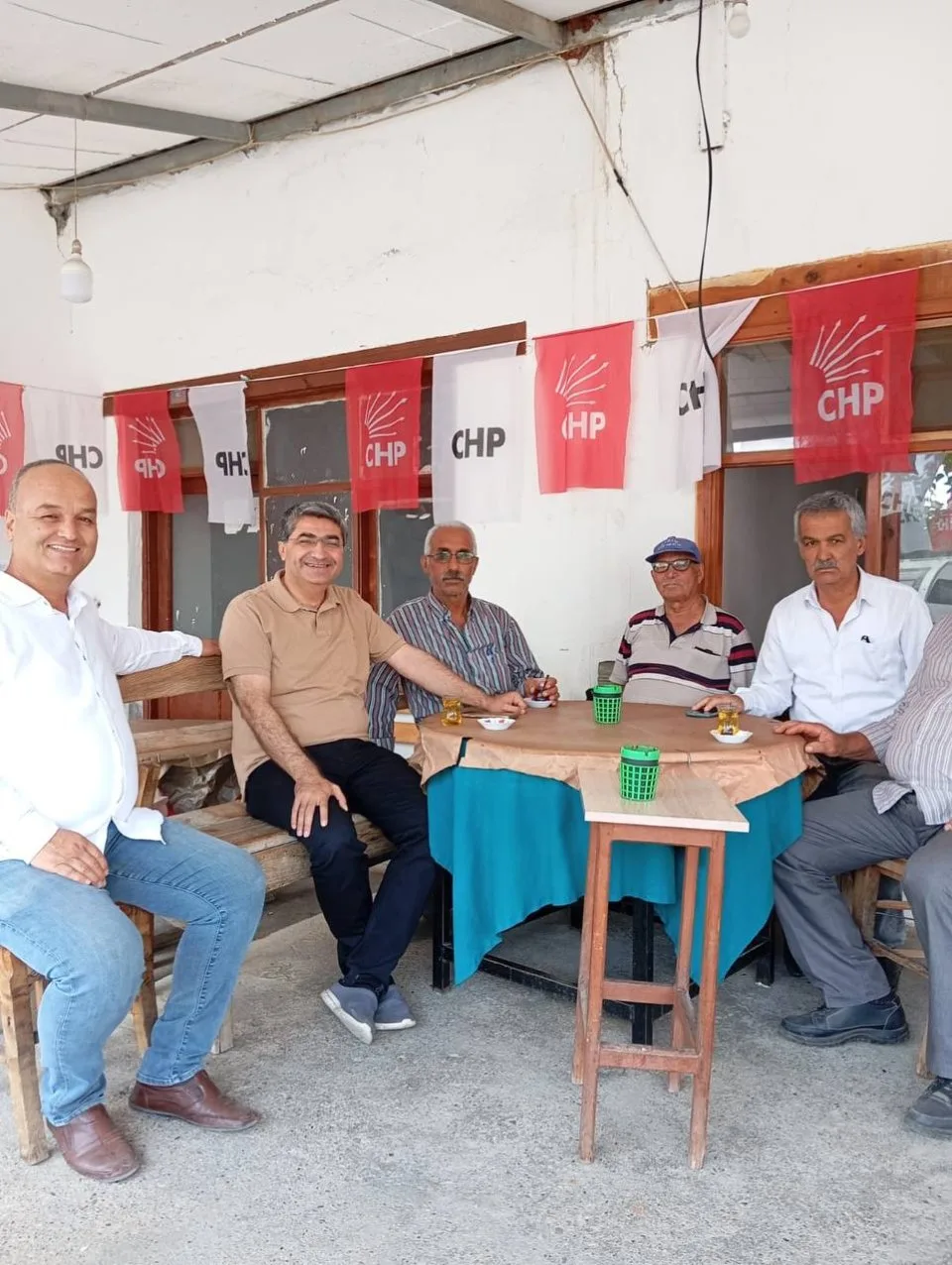 EKMEN: Çiftçi üzüm bağlarını söküyor