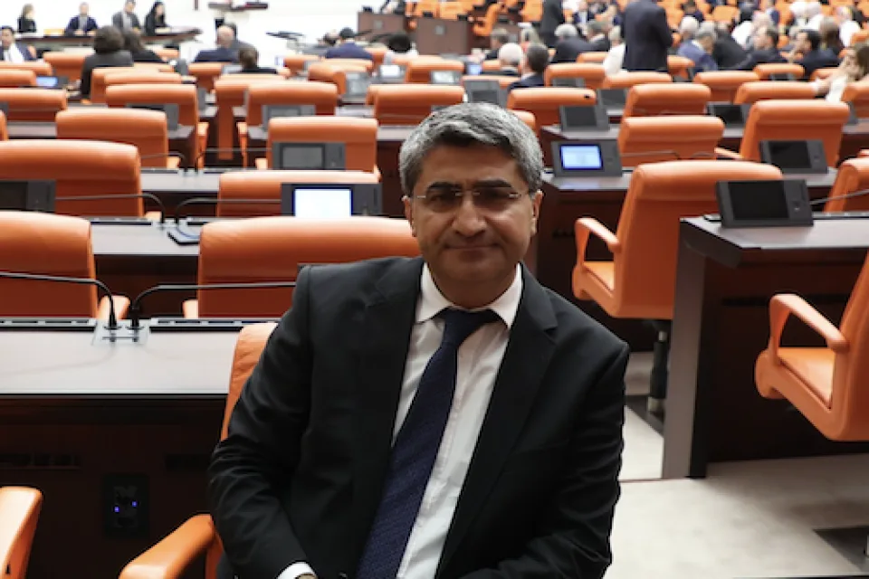 EKMEN’DEN KANUN TEKLİFİ: HASTA MAHKÛMLARA SAĞLIK RAPORU KAMU HASTANELERİ ÜZERİNDEN VERİLSİN!