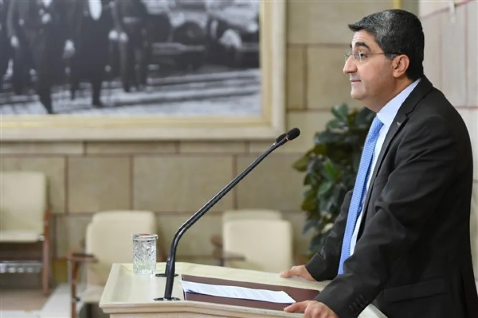 EKMEN SORDU:  “ÖĞRETİM PROGRAMININ ELEŞTİRİLER İÇİN BİR ASKI SÜRESİ OLACAK MI YOKSA BİR OLDU BİTTİYE Mİ GETİRİLECEK?”
