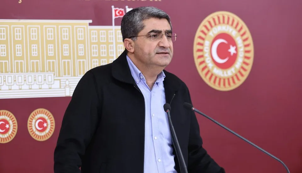 EKMEN DEN CUMHURBAŞKANI YARDIMCISI YILMAZ’A MERSİN YATIRIMLARI HAKKINDA 5 SORU!
