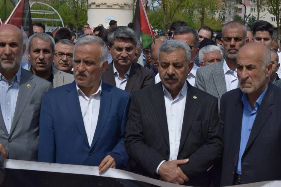 İsrail soykırımını lanetleme ve şehitler için gıyabi cenaze namazı