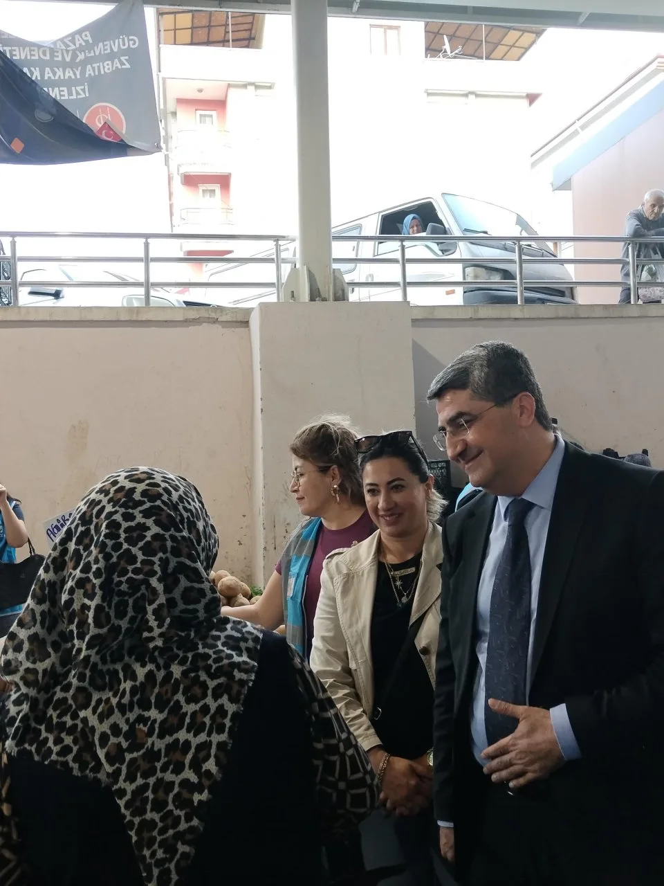 Keçiören Kanuni Pazaryeri’nde esnafımızı ve vatandaşlarımızı ziyaret ettik.