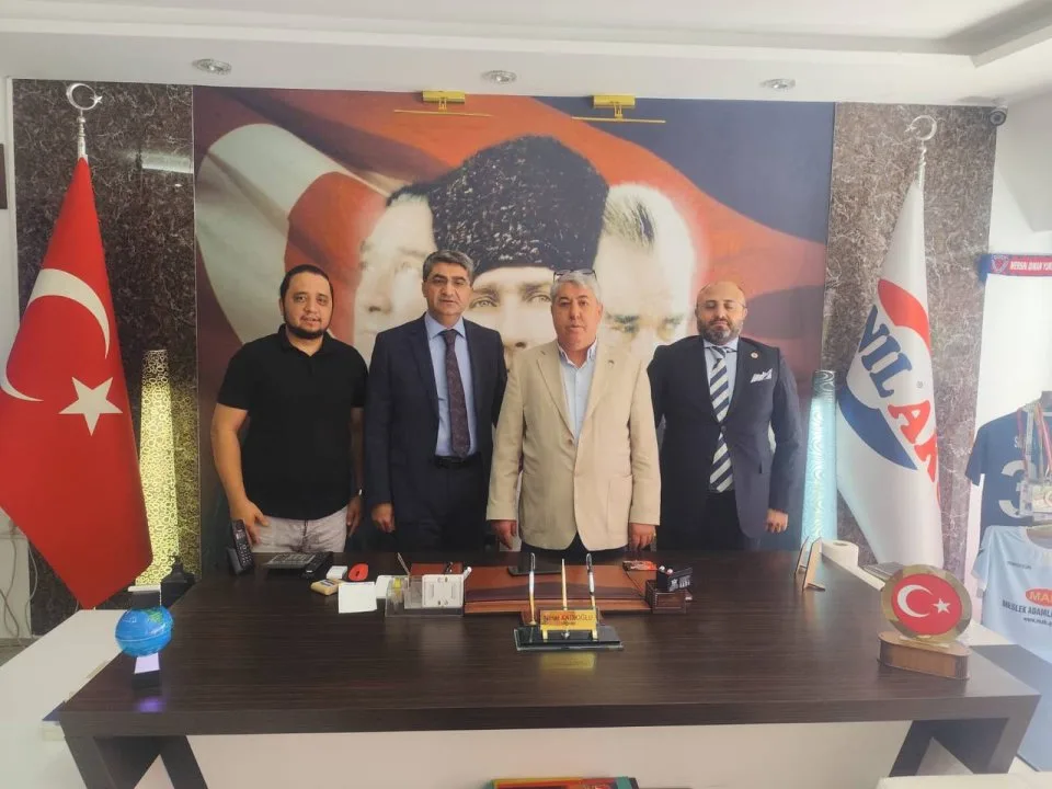 Meslek Adamları Birliği Başkanı , Biz Mersiniz Platformu başkanı ve Anıl Akü Yönetim Kurulu Başkanı Nihat Kadıoğlu ve Osman Kadıoğlu’nu işyerinde ziyaret ettik.