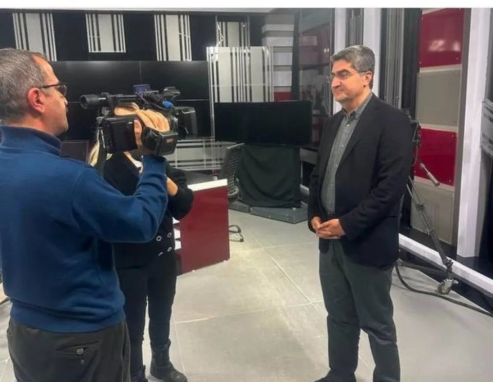 Diyarbakır Söz Gazetesi ve Uzay TV'yi ziyaret ederek Ömer Büyüktimur'la gündemi değerlendirdik.