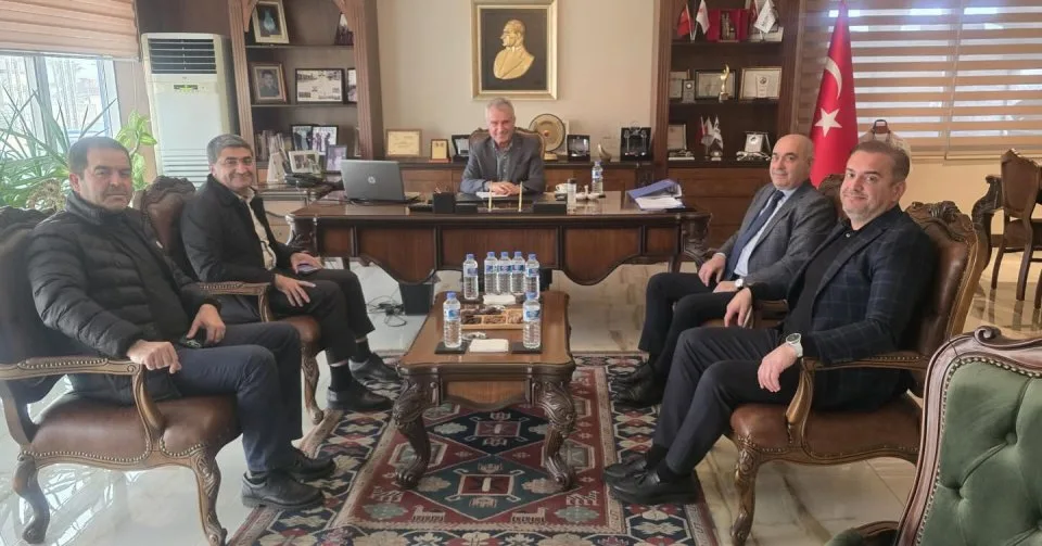 İş insanları Sn. Vahdettin Kılıç ve Sn. Kenan Kılıç’ı IVECO bölge servisi işyerlerinde ziyaret ettik