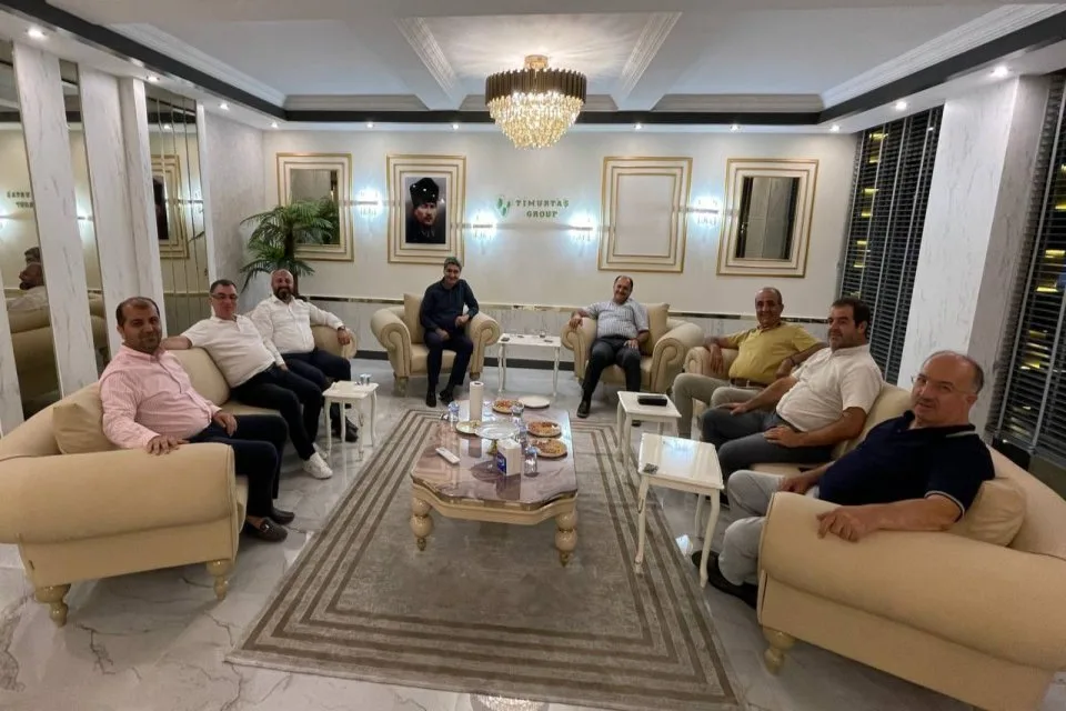 Hal komisyoncular başkanı ve İş insanı Hüseyin Timurtaş, Kanaat önderi Muhteşem Taşkıran ve Zübeyir Kaya’yı Timurtaş ambalajda ziyaret ettik