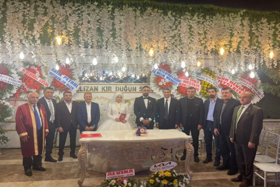DEVA Partisi Batman Merkez İlçe başkanımız Şehmus Yılmaz’ın ev sahipliğinde Elif-Harun’un düğünlerine katıldık.