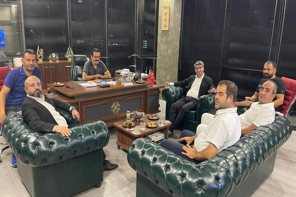 İş insanı Özcan Kaya’yı iş yerinde ziyaret ettik.