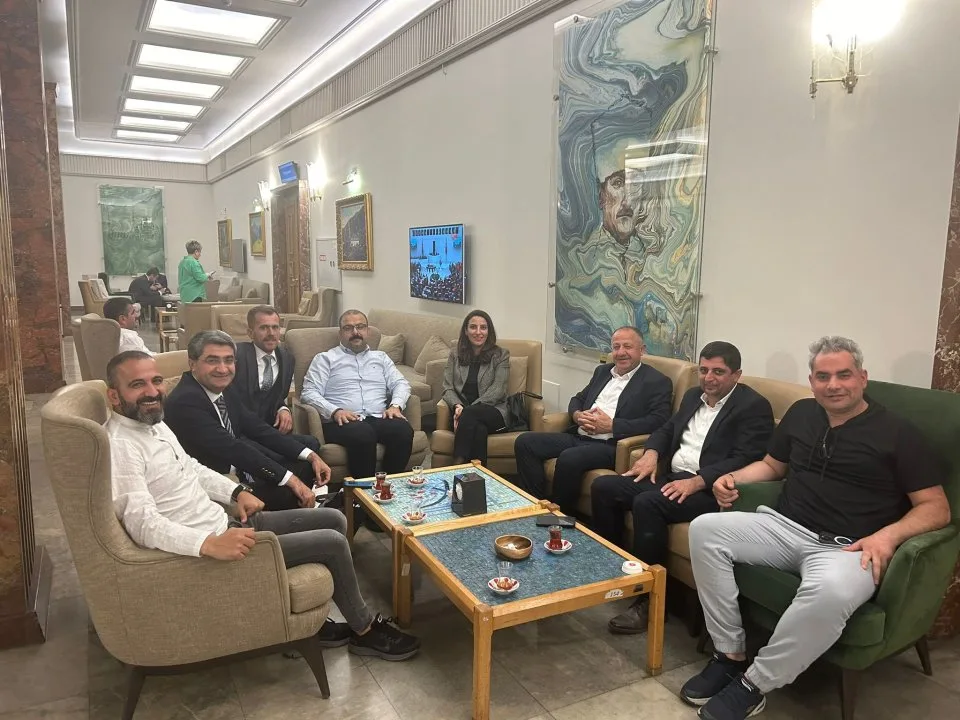 Bugün Mecliste, Siirt İl Başkanımız Umut Dayanan, Adıyaman Çelikhan Belediye Başkanımız Mahmut Şahin, Mercan tv ve Mersin Haberci gazetesi sahibi İbrahim Aslan, Mercan tv Ankara temsilcisi Mustafa Aloğlu ve Muş Sarıpınar belediye başkanımız Maşuk Ataş’ı a