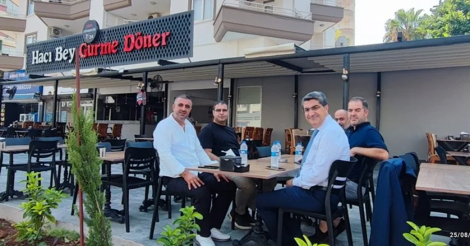 Mersin Adıyamanlılar Vakfı Başkanı Hacı Sarıdoğan Bey’e yeni iş yerinin açılışı nedeniyle hayırlı olsun ziyaretinde bulunduk.