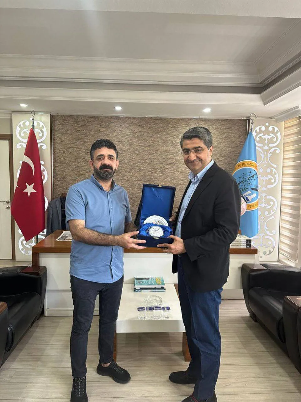 İl başkanlığı heyetimiz ile, Petrol İş Batman Şube başkanlığını ziyaret ettik