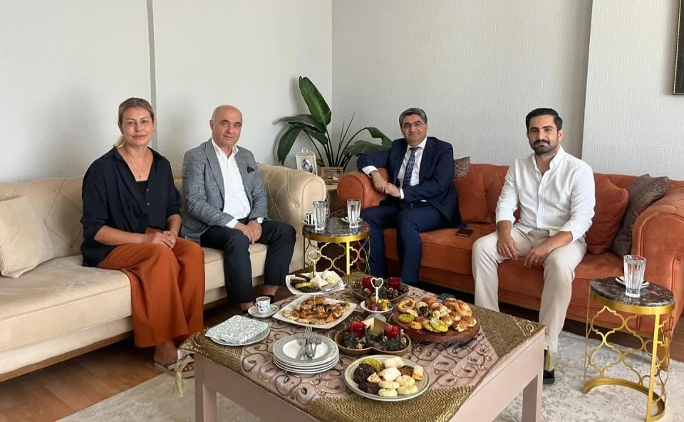 Mersin’de partimizin kurucu emektarlarından Nesrin Türk Bostancı hanımefendiye vefat eden annesi Hatice Hanım için başsağlığı ziyaretinde bulunduk.