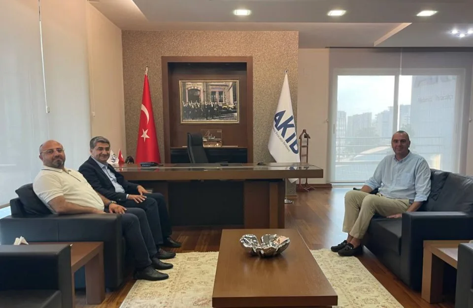 Akdeniz İhracatçı Birlikleri Başkanı Ferhat Gürüz’ü makamında ziyaret ettik.