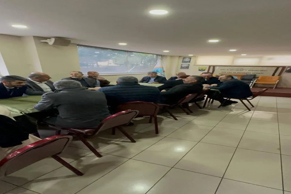 İstanbul Esenyurt belediye başkan adayımız Ali Emrah Gürbüz ve ilçe teşkilatımız ile birlikte işadamı Siirt-Şirvan-Soğanlı köy derneğini ziyaret ettik.