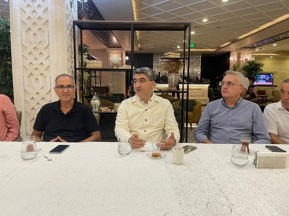 Mersin sivil toplumunun dinamo örgütlerinden Mepiad Dernegi’nin bir toplantısına katıldık