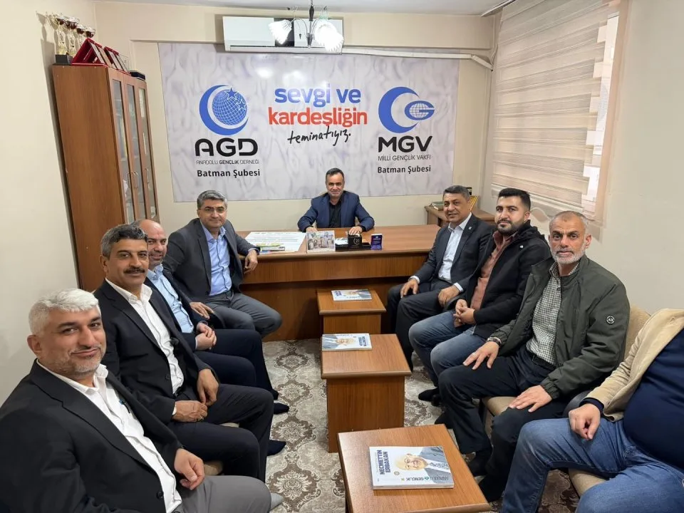 Milli Gençlik Vakfı Batman Şube Başkanlığı’na yeni atanan Abdurrahman Özhan’a tebrik ziyaretinde bulunduk