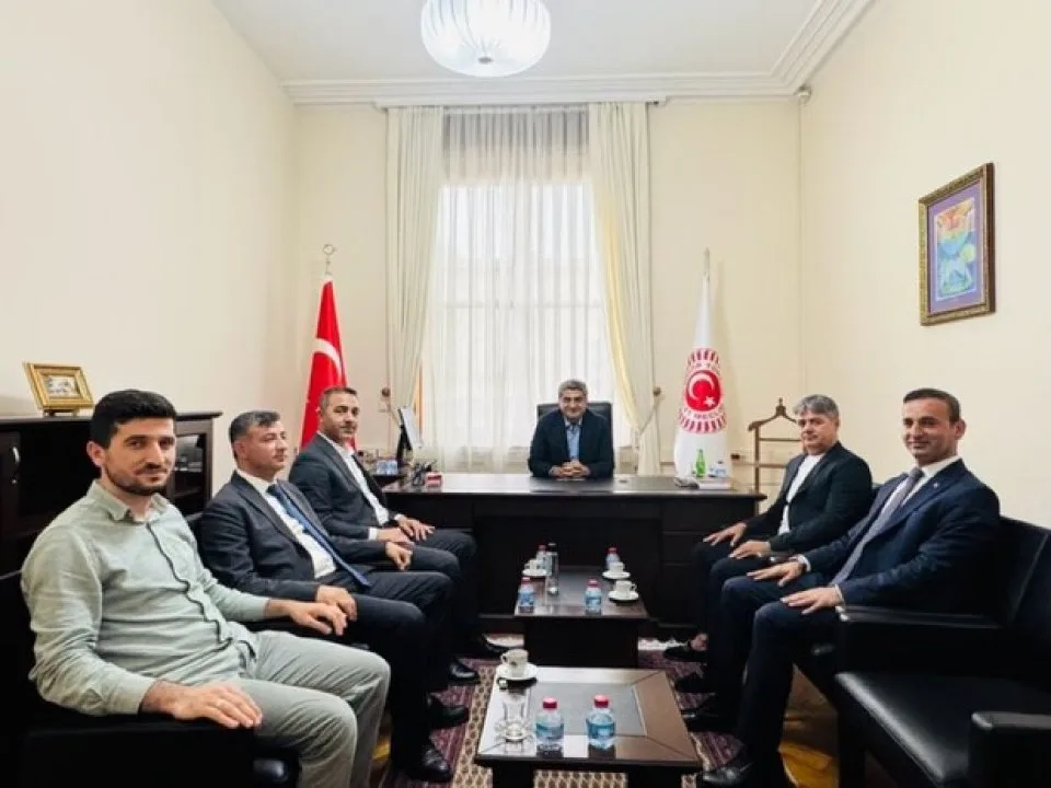 Batman Habizbinililer Yardımlaşma ve Dayanışma Derneği Başkanı Sayın Mehmet Zekeriya Sevim, değerli yönetim kurulu üyelerini Türkiye Büyük Millet Meclisi’nde ağırlamaktan memnuniyet duydum.