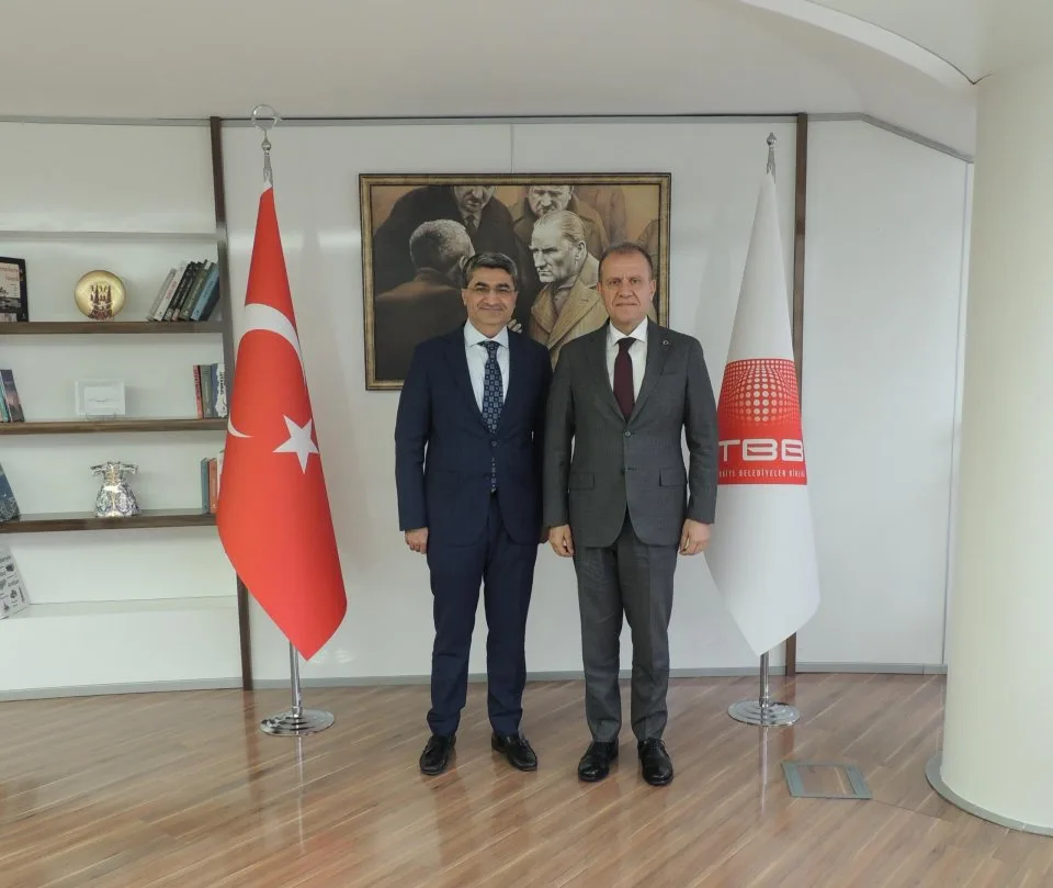 Türkiye Belediyeler Birliği Başkanı olarak seçilen Mersin Büyükşehir Belediye Başkanımız Sayın Vahap Seçer’i makamında ziyaret ederek, hayırlı olsun dileklerimi ilettim.