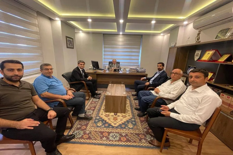 Türkiye Barolar Birliği Başkanı Erinç Sağkan’ın katılımı ile meslekte 50. yıl plaketi takdim edilen Avukat Zeki Ekmen’i ziyaret ettik.