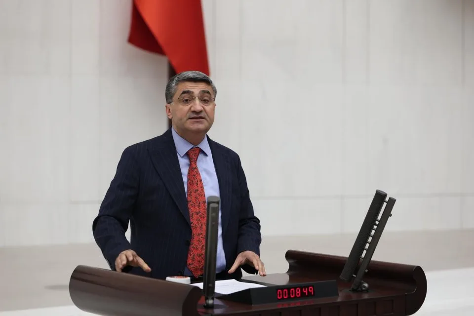 Mehmet Emin Ekmen TBMM Genel Kurul kürsüsünde konuşurken