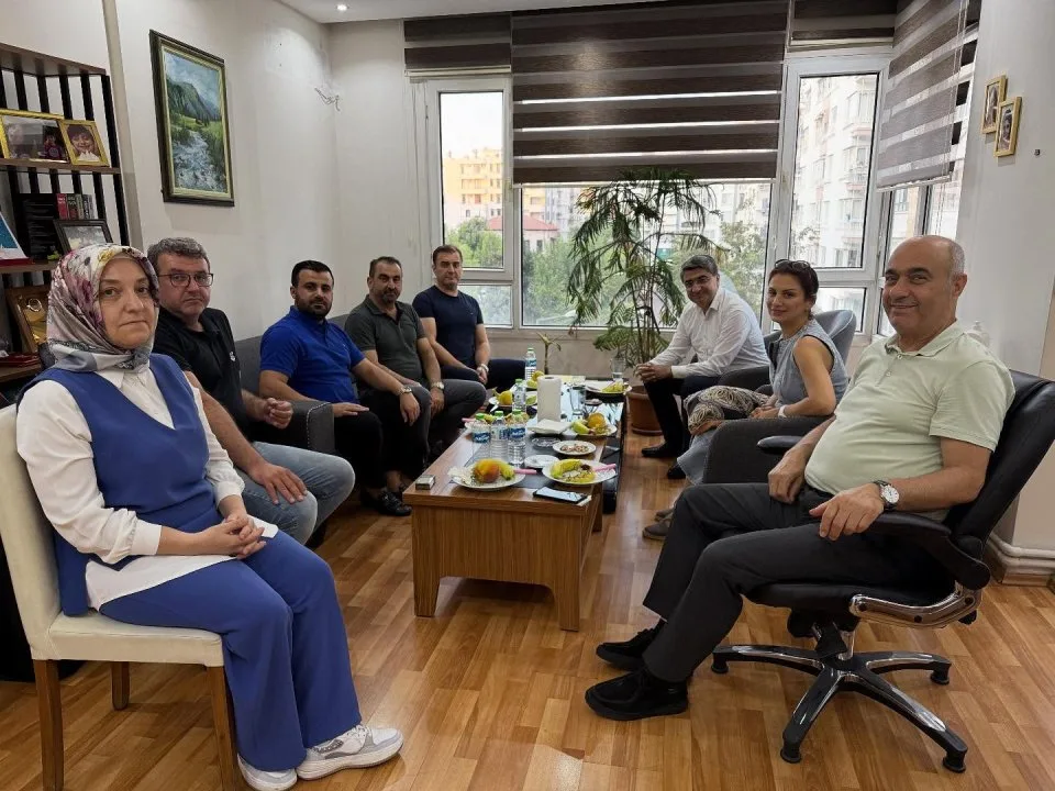 Mersin il başkanımız Necmi Ağaoğlu’nun ofisinde arkadaşlarımızla yeni dönem çalışmalarını değerlendirdik.
