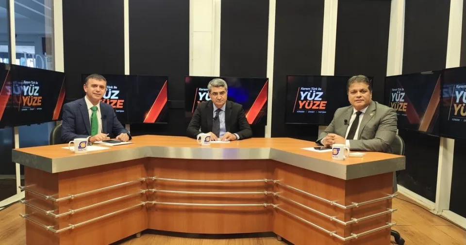Sun RTV, İçel TV ve Kanal 33’ün ortak canlı yayınında, değerli gazeteci Kerem Türk’ün sunduğu Yüz Yüze programına konuk olduk.