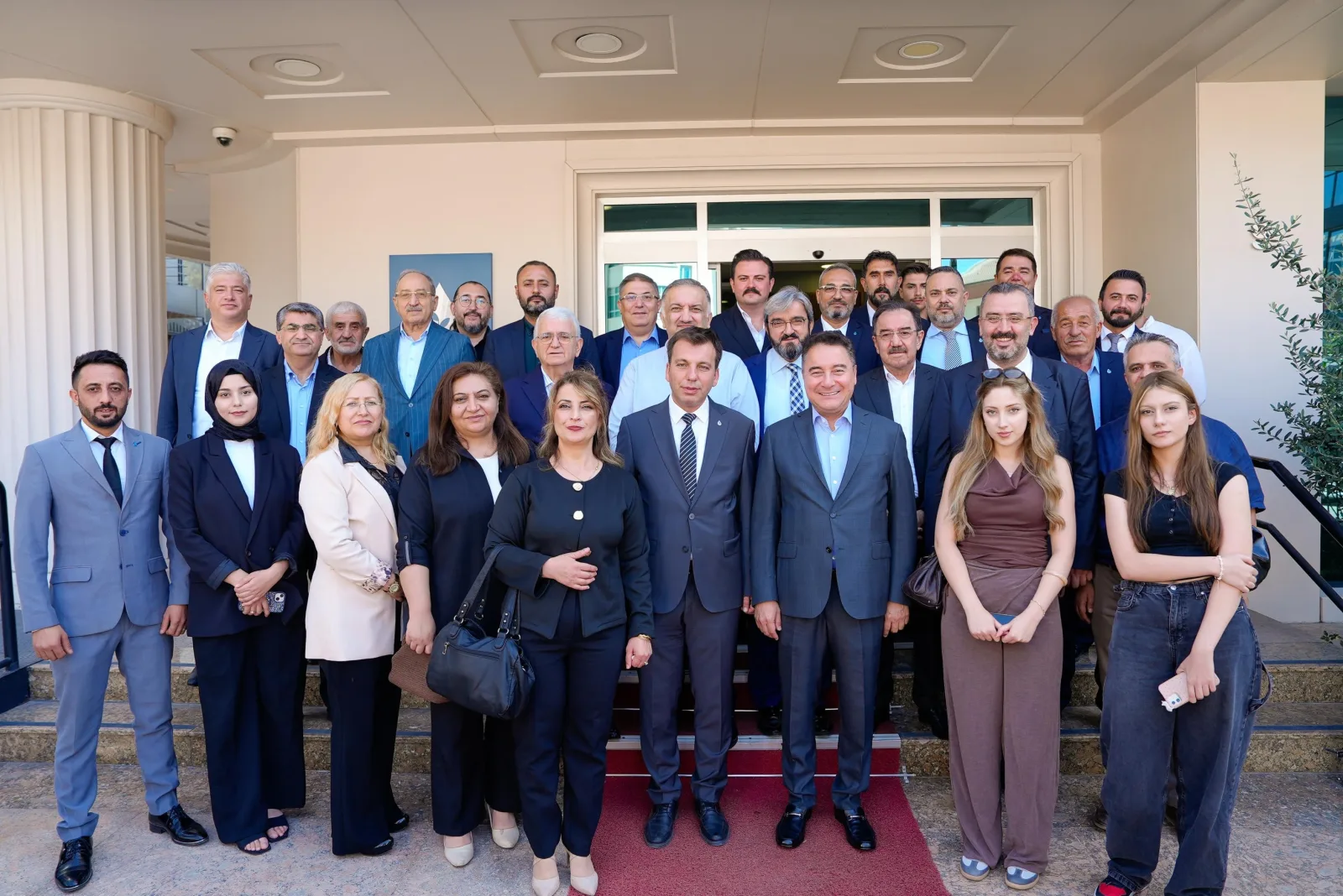 DEVA ailesine yeni katılan gönüllülerimizle genel merkezimizde bir araya geldik.