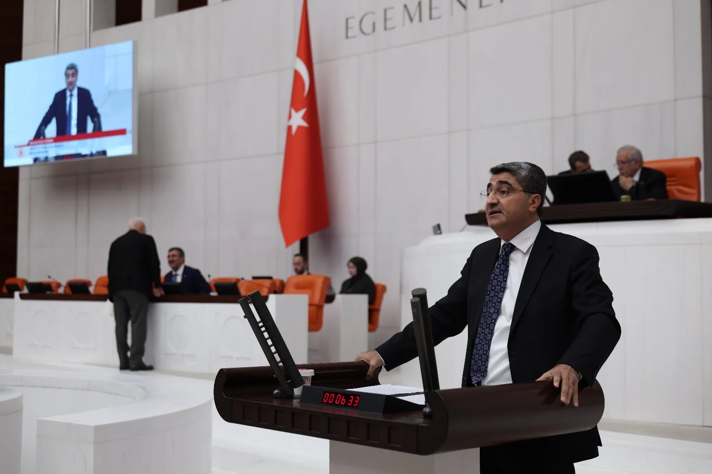 Ekmen’den 3 yıllık vekillik karnesi
