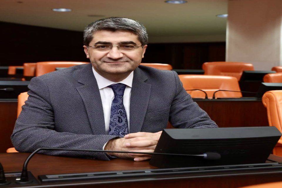 DEVA Partili Ekmen, Leonardo DiCaprio’yu ikinci kez Batman’a davet etti