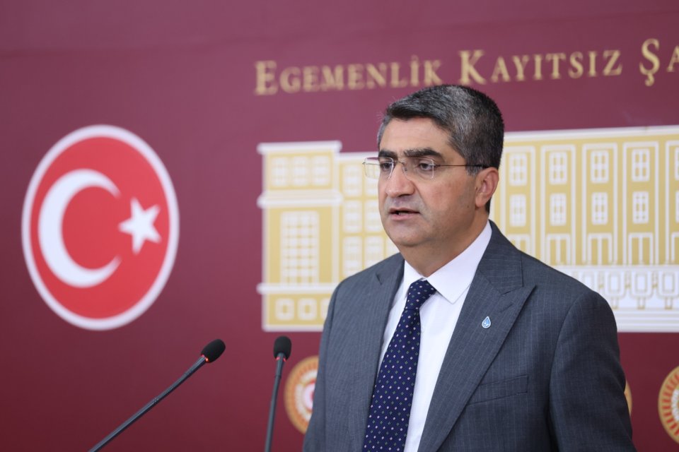 DEVA Partili Ekmen: “Mersin'in hakkını verin, havalimanını açın, otoyolu tamamlayın”
