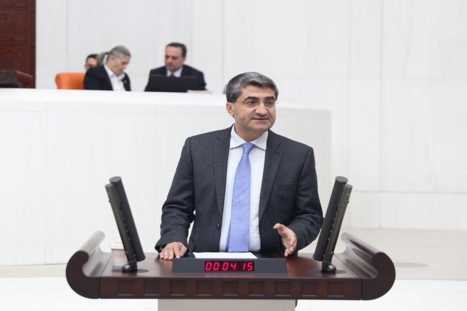 DEVA PARTİLİ EKMEN ÖĞRETMENLER GÜNÜ’NÜ TEBRİK ETTİ