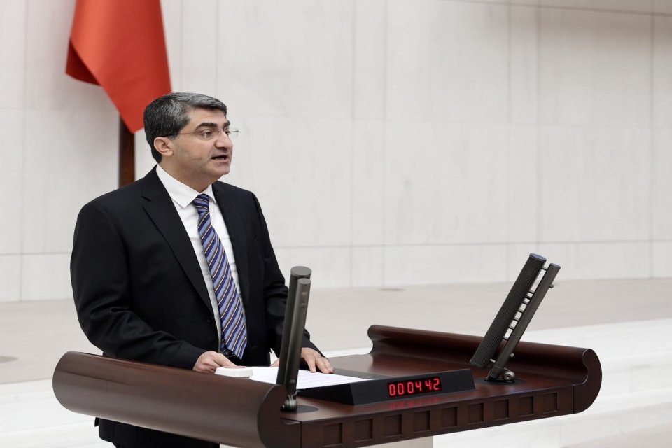 DEVA Partili Ekmen: “Sn. Cumhurbaşkanı yargıyı eleştireceğine, bu kararların gereğini yerine getirmelidir.”