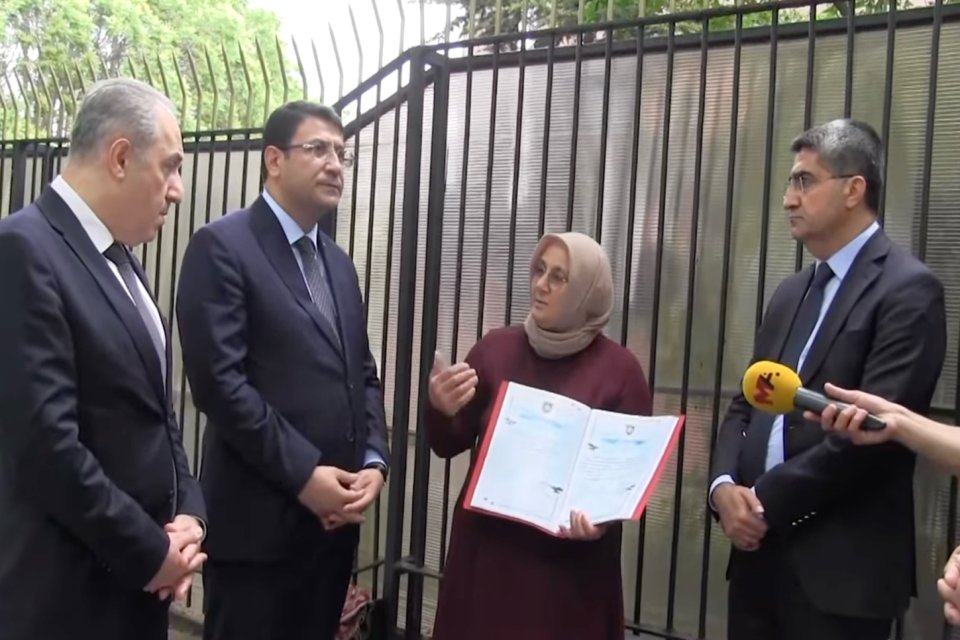 DEVA Partili Heyet, Kursiyer Teğmen Annesi Çakır’ı ziyaret etti 