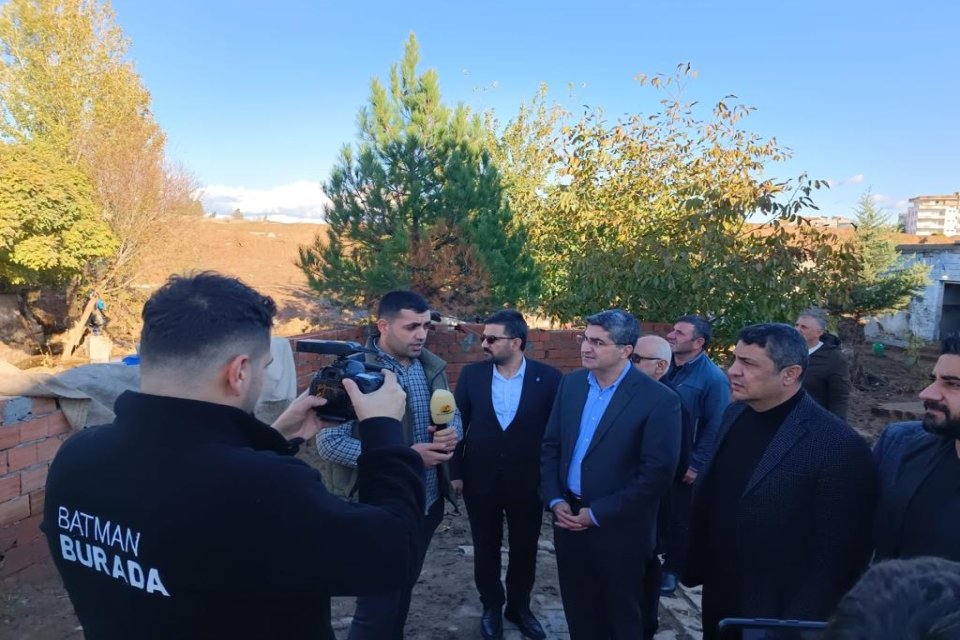 DEVA PARTİSİ MİLLETVEKİLİ EKMEN, BATMAN’DA SEL FELAKETİNDEN ETKİLENEN VATANDAŞLARI ZİYARET ETTİ