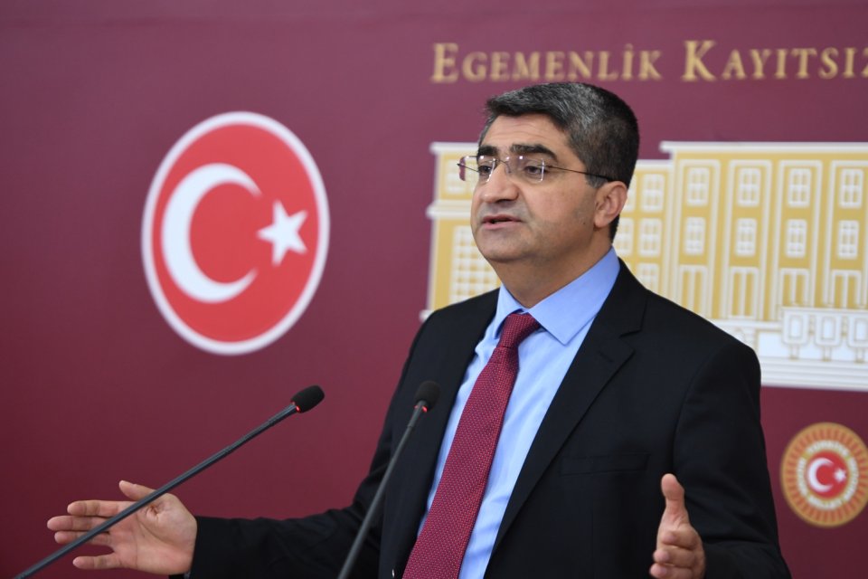 Ekmen: “Batman’a olan uçak seferlerini ve uçuş çeşitliliğini artırın”