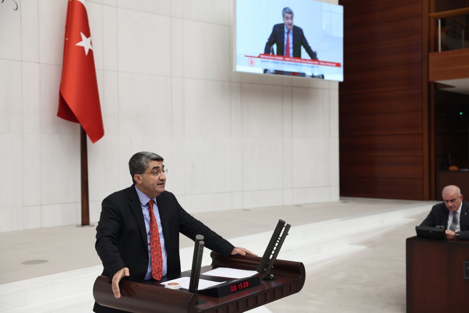 EKMEN: Gençlerin hayal kurabildiği bir Türkiye inşa etmek zorundayız