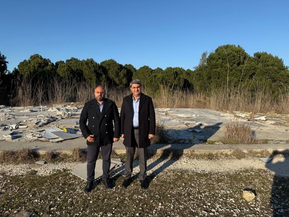 Ekmen Kazanlı'da yarım kalan inşaat temelinin başında konuştu: Altyapıyı tamamlayın, otel inşaatlarına başlayın