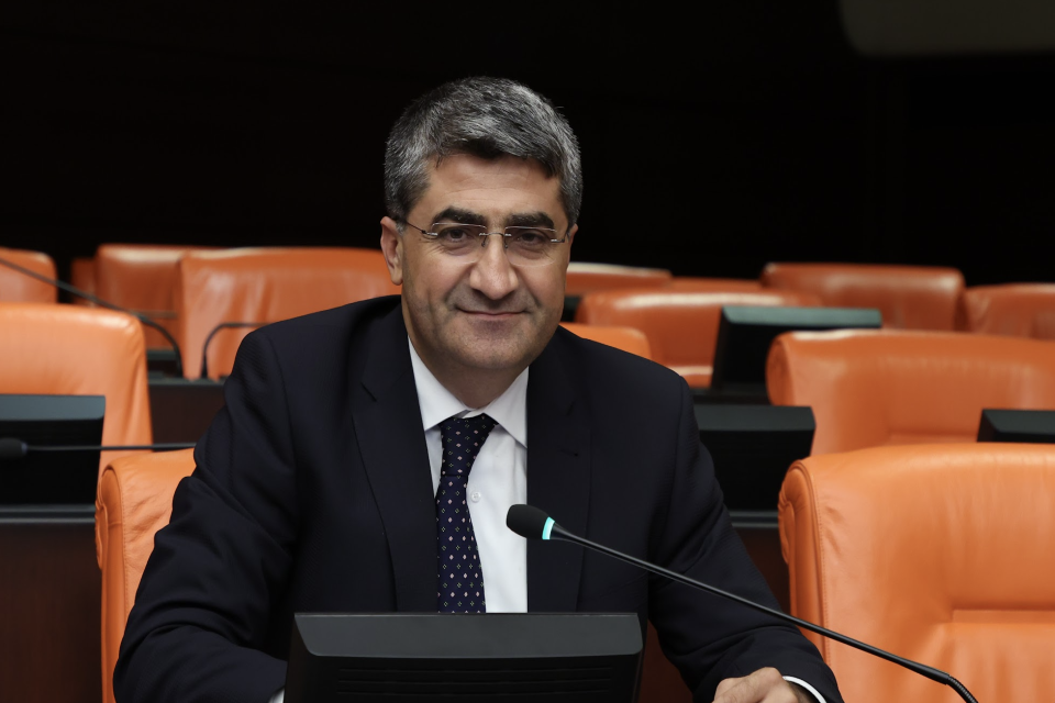 Ekmen : “Mersin’de Ana Konteyner Limanı Krizi: İş Dünyası ve STK'lar Alarmda!”