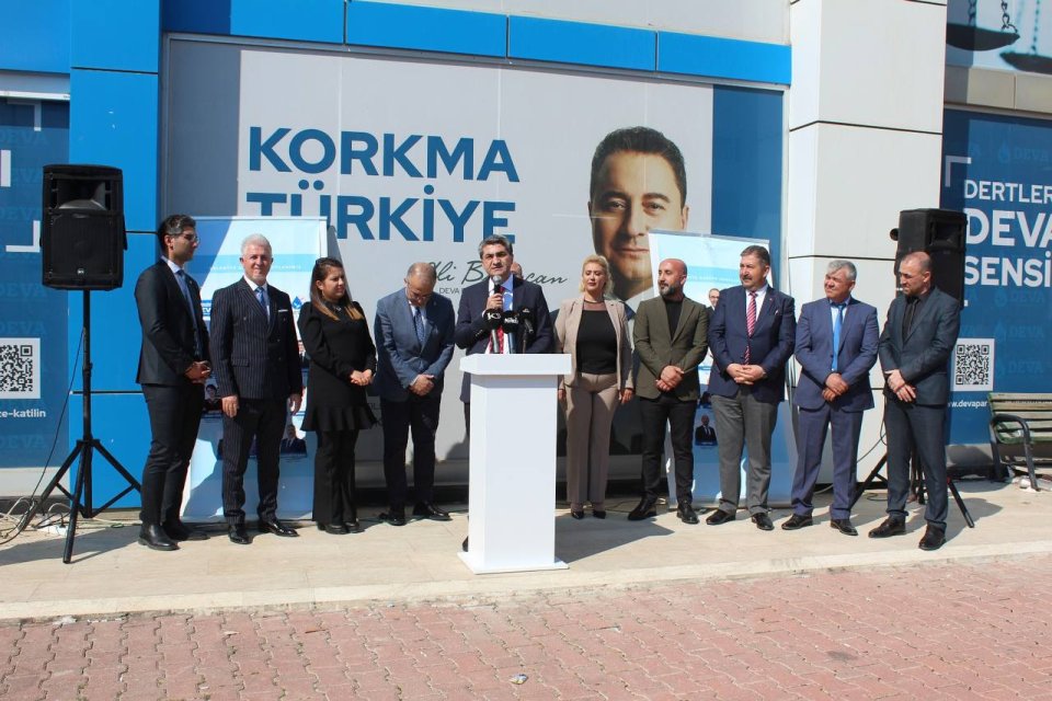 Ekmen, Mersin’de DEVA Partisi’nin büyükşehir ve ilçe belediye başkan adaylarını kamuoyuna tanıttı