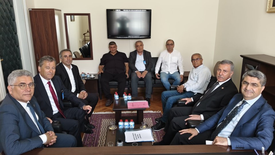 EKMEN: Nerede bir mağduriyet varsa yanında olmak insanlığın ve vicdanın gereğidir