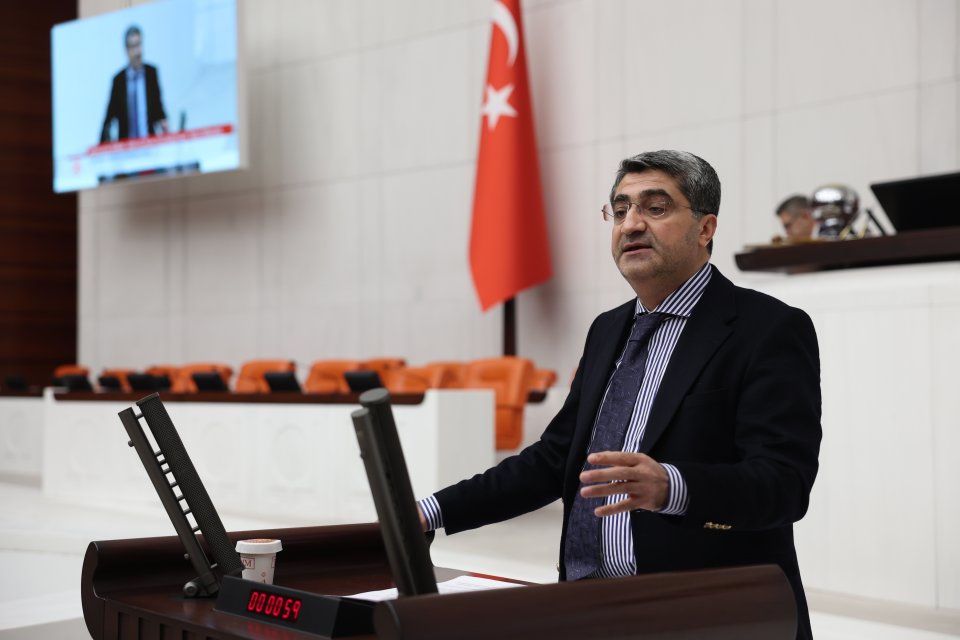 EKMEN: Türk Tipi Başkanlık Sistemi’nde istifa da görevden alma da yok