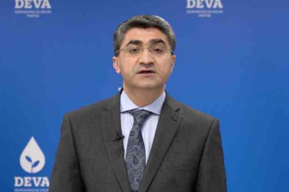 ‘İktidar kaybettiği belediyeleri cezalandırmaktan vazgeçmeli‘