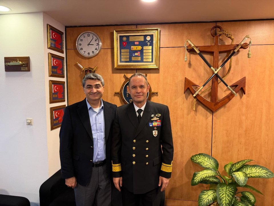 Akdeniz Sahil Güvenlik Komutanlığı görevinden, Sahil Güvenlik Komutanlığı Strateji Başkanlığına atanan Tuğamiral Oğuz Bavbek Bey'i makamında ziyaret ettim