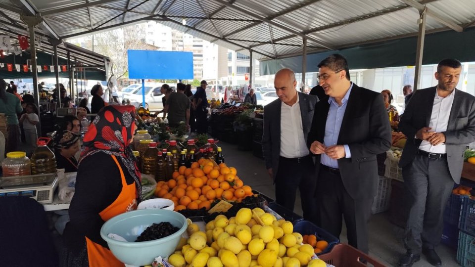  Anneler günü münasebetiyle Mezitli’de Kuyuluk Kadın Üretici Pazarı’nı ziyaret ederek emekleriyle üretime katkı sunan kadınlarla bir araya geldik. 