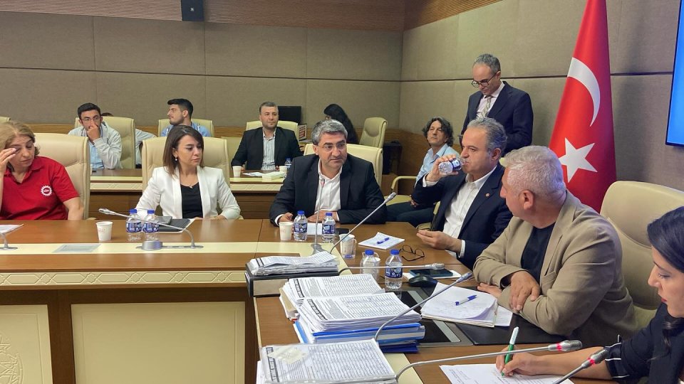 “Barajsız Sendika, Yasaksız Grev, Güvenceli İş” Kampanyası kapsamında hazırlanan kanun teklifi toplantısına, Yeni Yol Grubu adına katıldım