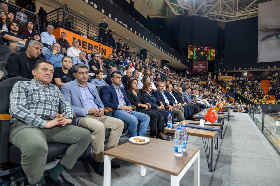 Basketbol Süperlig temsilcimiz Mersin Spor Klübü (MSK) ve Anadolu Efes SK. basketbol karşılaşmasını izledik.